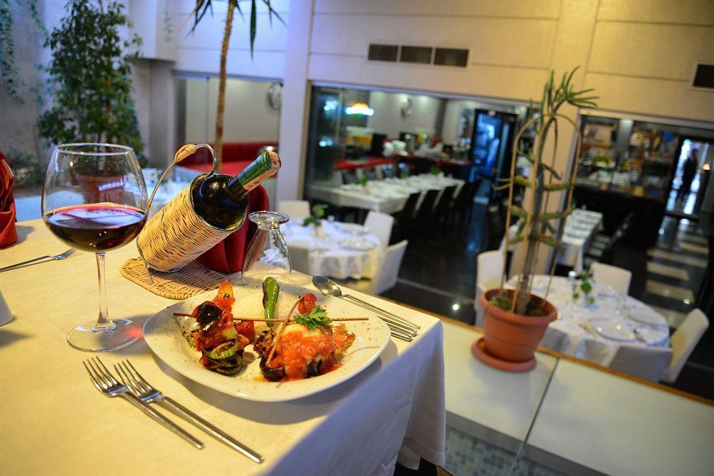 May Park Hotel อิซมีร์ ภายนอก รูปภาพ